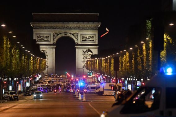 Un policía muerto y otro herido tras un tiroteo en el centro de París
