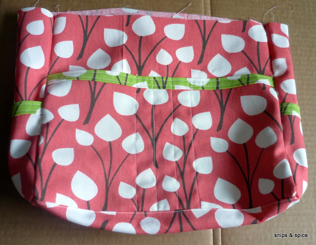 Sewing tutorial for making a reversible messenger bag