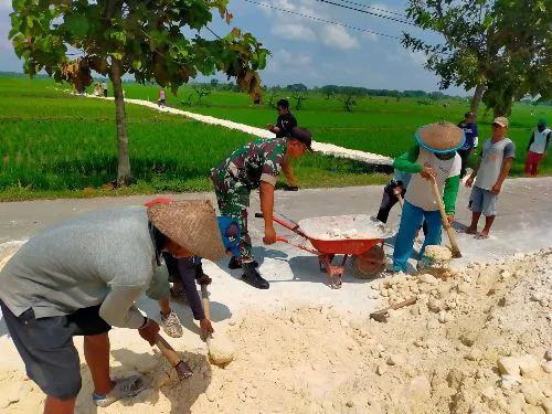 Koramil Bluluk Komitmen Majukan Desa