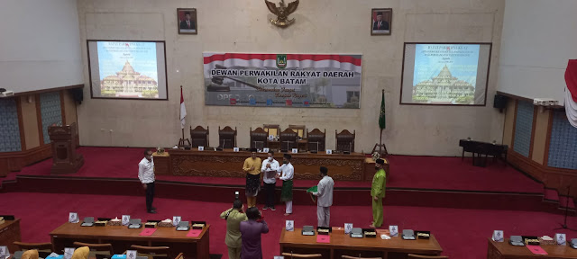 Pansus Minta Bapelitbangda dan Inspektorat Bertanggungjawab Melengkapi Data LKPJ Walikota Batam TA 2021 Pansus Minta Bapelitbangda dan Inspektorat Bertanggungjawab Melengkapi Data LKPJ Walikota Batam TA 2021