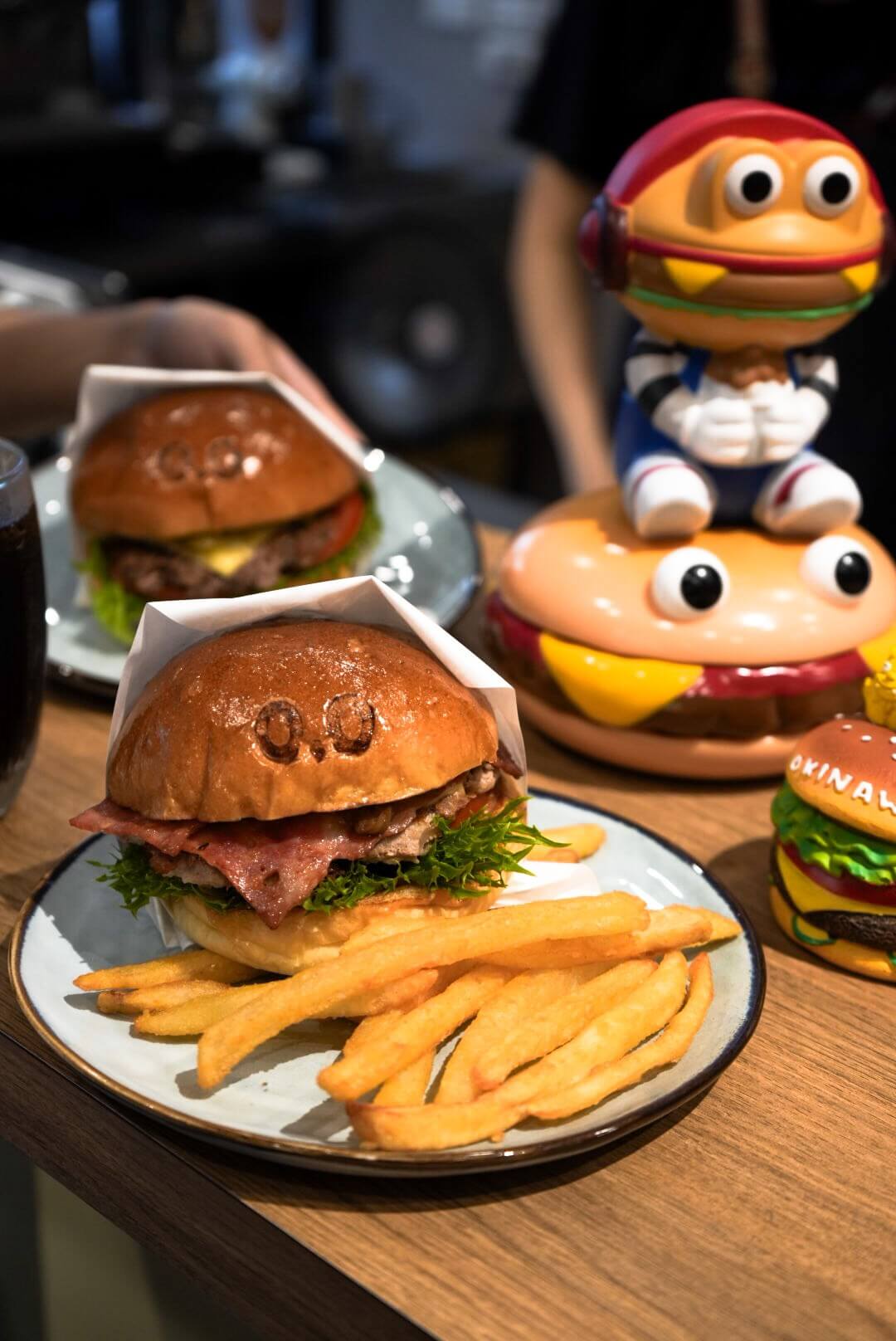 台南新開幕【0.0 BURGER IN】裝潢充滿童趣的漢堡店