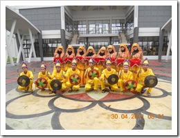 Penari Tari Somba Cerano di SMAN Pintar