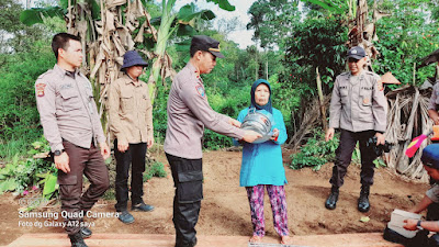 Satbinmas Polres Pagaralam Bantu Mbah Mariyam