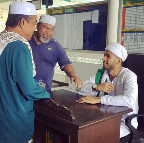 Gambar Telefilem Ustaz Baru Nak Start, Sinopsis telefilem Ustaz Baru Nak Start siaran Astro, pelakon dan gambar telefilem Ustaz Baru Nak Start