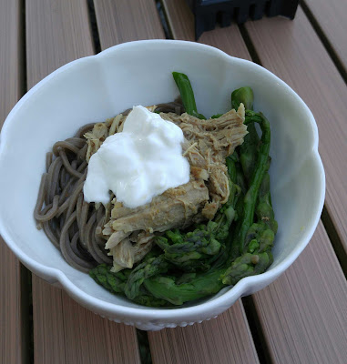 pulled pork with soba noodles, asparagus and a dollop of sour cream