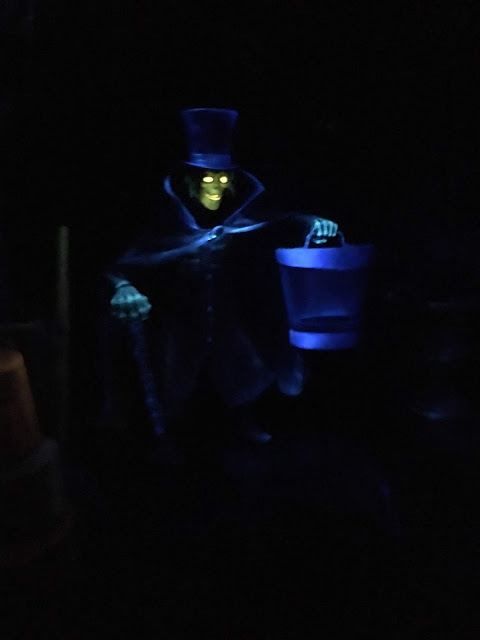 Hatbox Ghost Haunted Mansion Disneyland