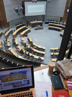 Blick aus der Dolmetscherkabine im Abgeordnetenhaus