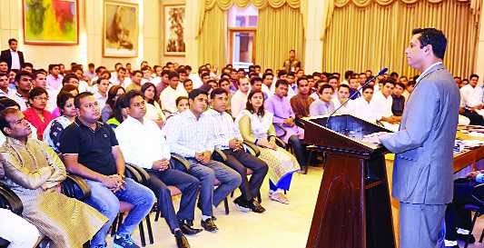 সন্ত্রাস করলে পুলিশে দিন : বদনাম হয় এমন কাজ করবেন না