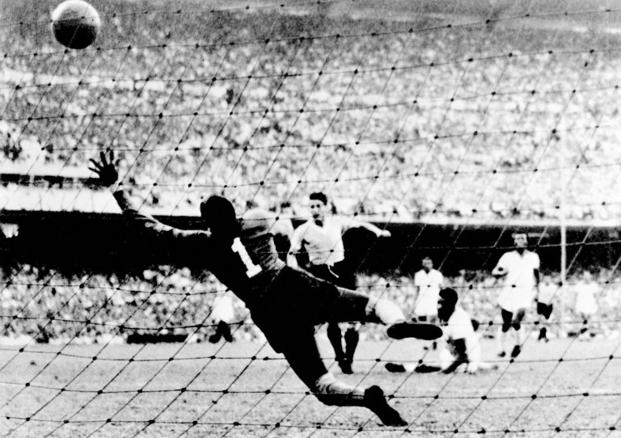 El gol con el que Alcidies Ghiggia ganó Brasil 50 es aún uno de los más traumáticos en la historia de Brasil en la copa mundial.
