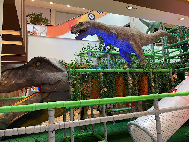 Dino%20World%20-%20Divulga%C3%A7%C3%A3o Dino World”: brinquedos temáticos de dinossauros divertem as crianças Conjunto Nacional