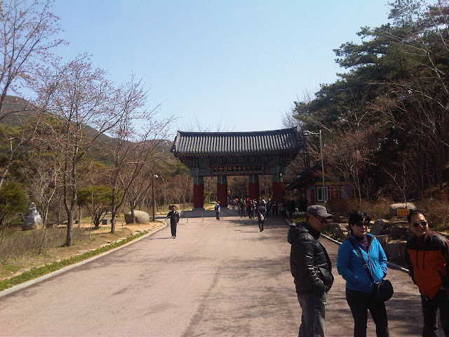 Sudok-Sa Monastery entrace