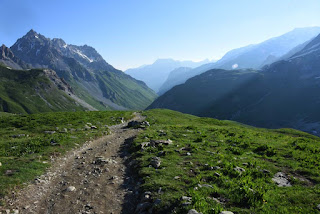 Sentier d'accès au refuge Péclet Polset, GR 55