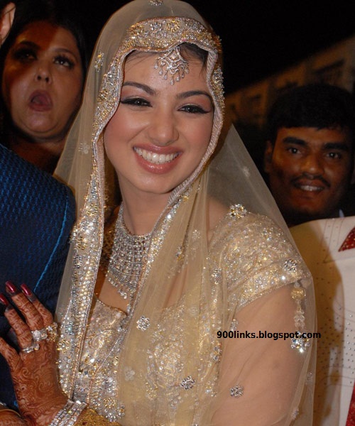 Download Free Beautiful Bollywood Actress Ayesha Takia Wedding Wallpapers