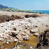 Mattinata. Sprofonda Lido Sant’Antonio, tra un canalone non pulito e il mare. Il Video denuncia