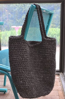 http://translate.googleusercontent.com/translate_c?depth=1&hl=es&rurl=translate.google.es&sl=auto&tl=es&u=http://crochetincolor.blogspot.nl/2013/08/chunky-crocheted-tote-pattern.html&usg=ALkJrhiKM8M4lONDQKinN-SLButOVTbCQg