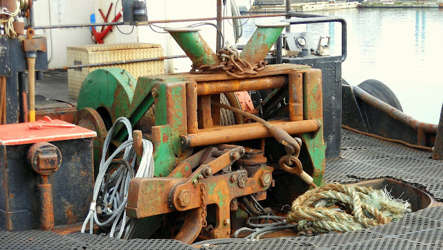 Dockside details of a Nanaimo tug (2012-02-15)