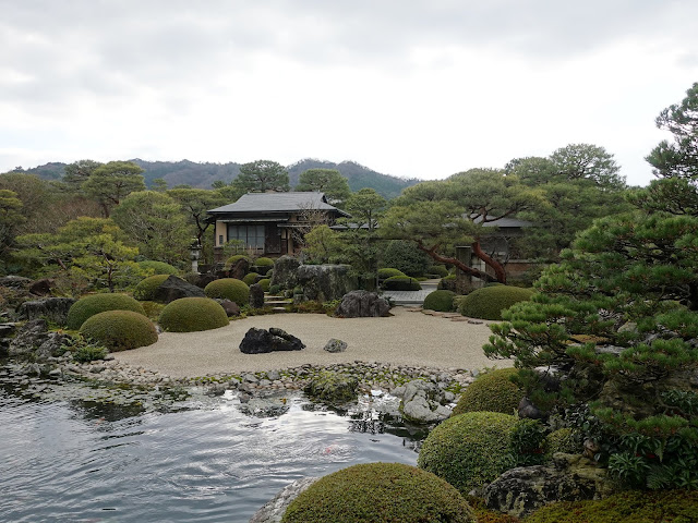 足立美術館の池庭