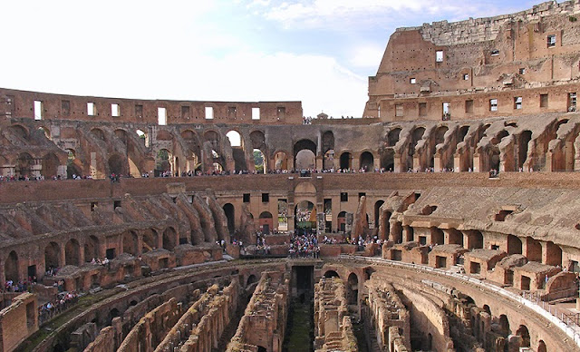 L'intérieur du Colisée de Rome (2)