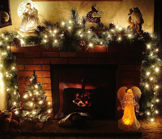 How to Decorate a Fireplace Mantel for Christmas