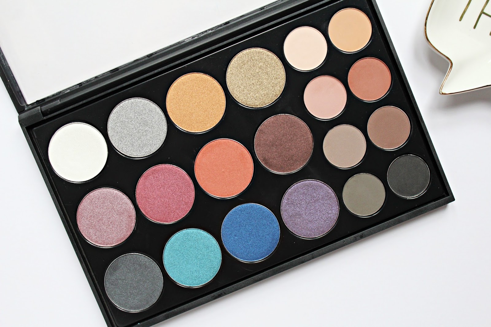 Crown Pro Eyeshadow Bold Collection Review 