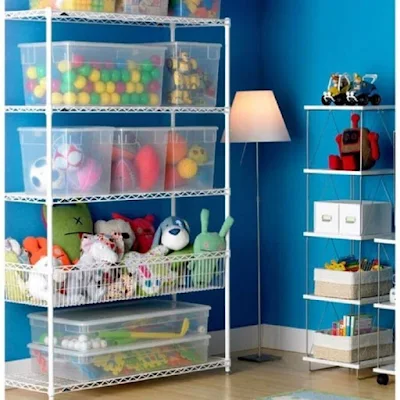 Organize os brinquedos em áreas específicas da casa. Pode ser uma prateleira na sala de estar, uma caixa no quarto ou até mesmo um armário dedicado aos brinquedos. Ter espaços designados ajuda a manter tudo organizado e facilita o acesso às brincadeiras favoritas.