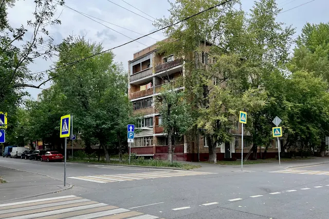улица Петра Романова, 5-я Кожуховская улица, жилой дом 1962 года постройки