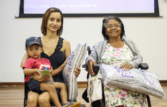 Prefeitura de Senador Canedo entrega cobertores para famílias em vulnerabilidade social