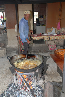 Blowing Bubbles: Kuih Keria Antarabangsa,Kg Limbungan, Melaka