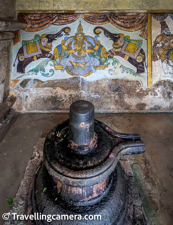 The walls of the Brihadeeshwara Temple in Thanjavur are adorned with beautiful paintings, which are considered to be some of the finest examples of Chola frescoes. These paintings, which date back to the 11th century, depict scenes from Hindu mythology and are painted in vibrant colours using natural pigments.