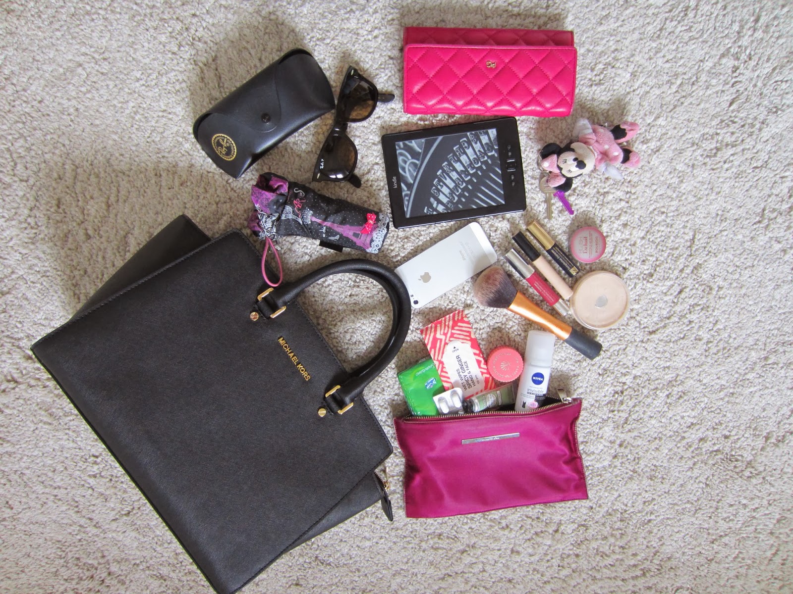 What's in my bag? Michael Kors edition