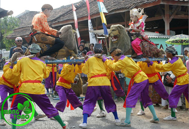 Sisingaan dari kabupaten Subang atau odong - odong