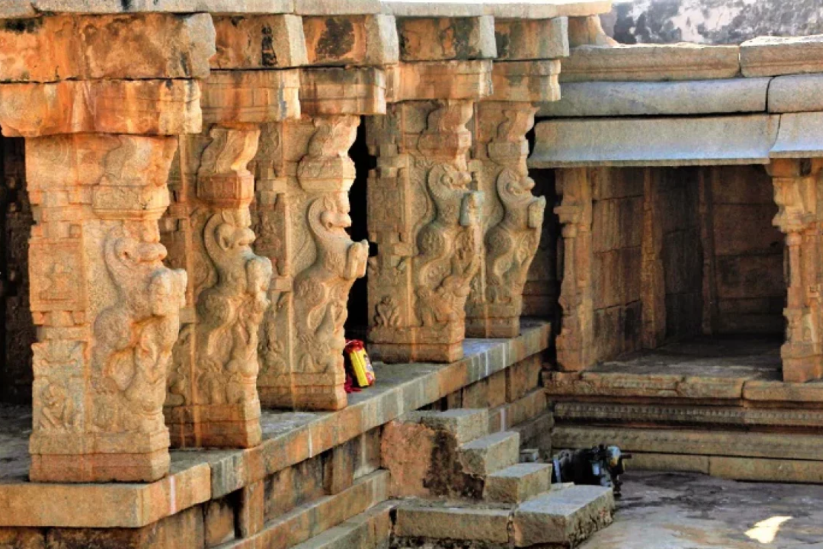 Hanging Pillar at Lepakshi