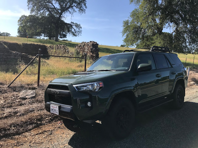 Front 3/4 view of 2020 Toyota 4Runner 4X4 TRD PRO