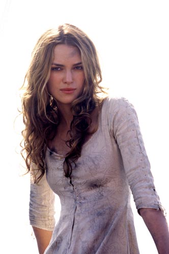 how old was keira knightley in pirates of the caribbean