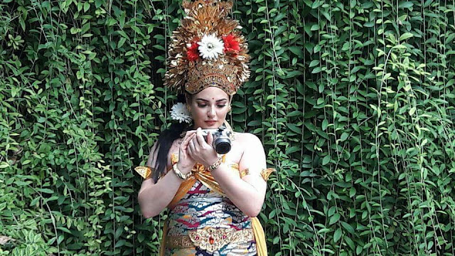 [Klarifikasi] Foto Putri Raja Salman Berpakaian Adat Bali