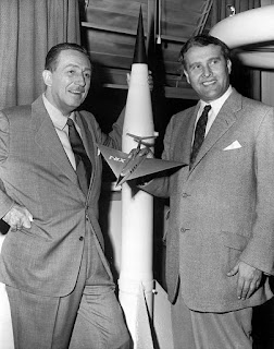 Walt Disney (izquierda) y Werner von Braun, 1954