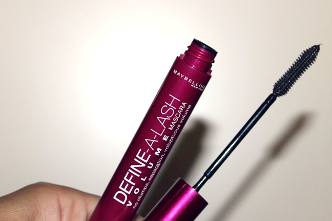 Maybelline DEFINE-A-LASH braon maskara za volumen