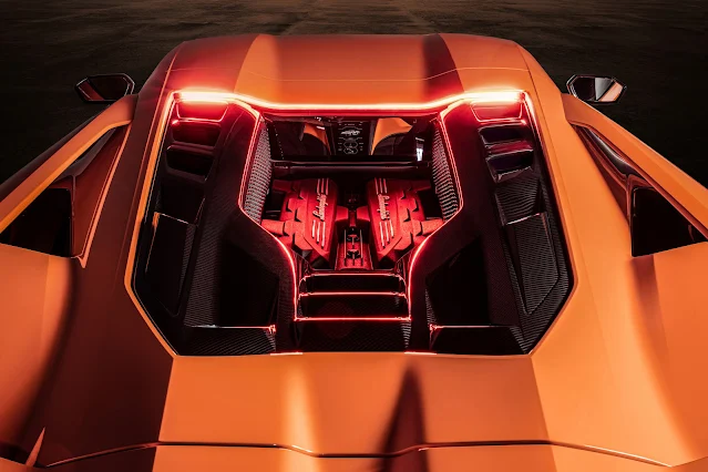 Lamborghini Revuelto / AutosMk