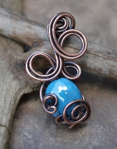  http://www.diyjewelrymaking.com/curls-swirls-wire-work-pendant-by-liz-carter/