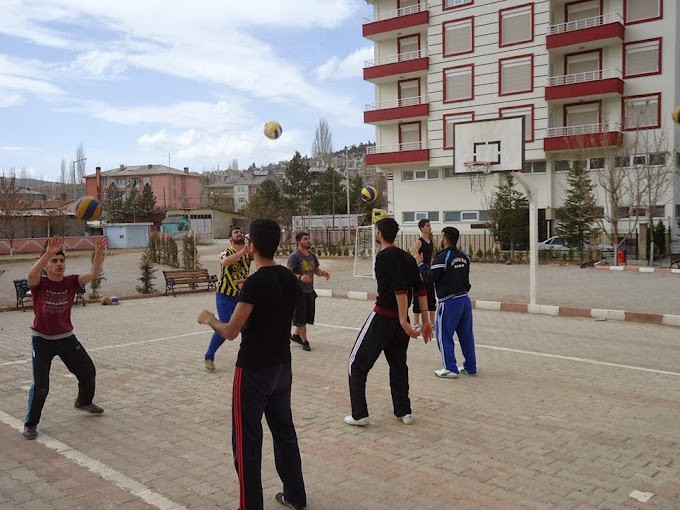 Atatürk Orta Okulumuzda Voleybol Eğitimi Kursu açıldı