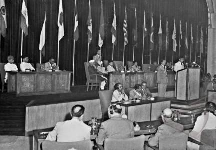 SEJARAH DIPLOMASI INDONESIA ERA ORDE LAMA (1945-1966 
