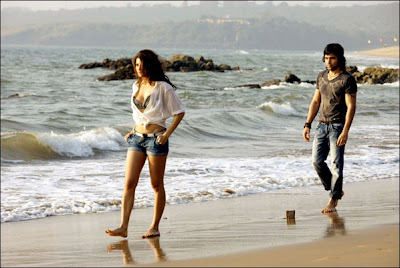 Jacqueline Fernandez & Emraan Hashmi sexy Romantic Photos for Murder 2 Movie