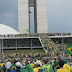 URGENTE: Manifestantes contrários ao comunista Lula rompem barreira e ocupam o Congresso Nacional. (VÍDEOS!)