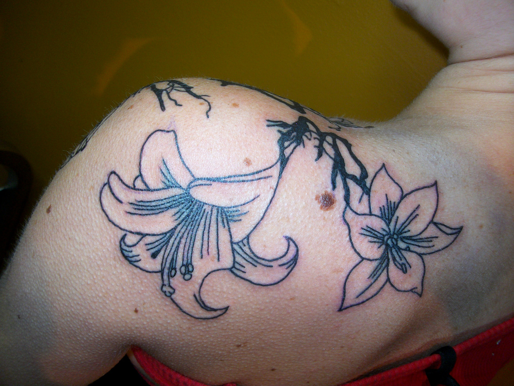 Hawaiian flower tattoo designs