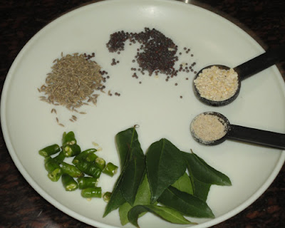 ingredients for the tempering to make poriyal