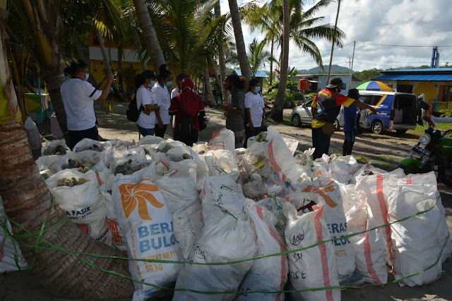 Lantamal X  Lakukan Aksi Bersih Pantai di Holtekamp