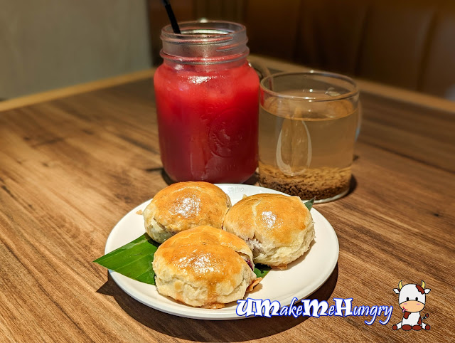 Traditional Baked Rose Pastry 现烤玫瑰鲜花饼