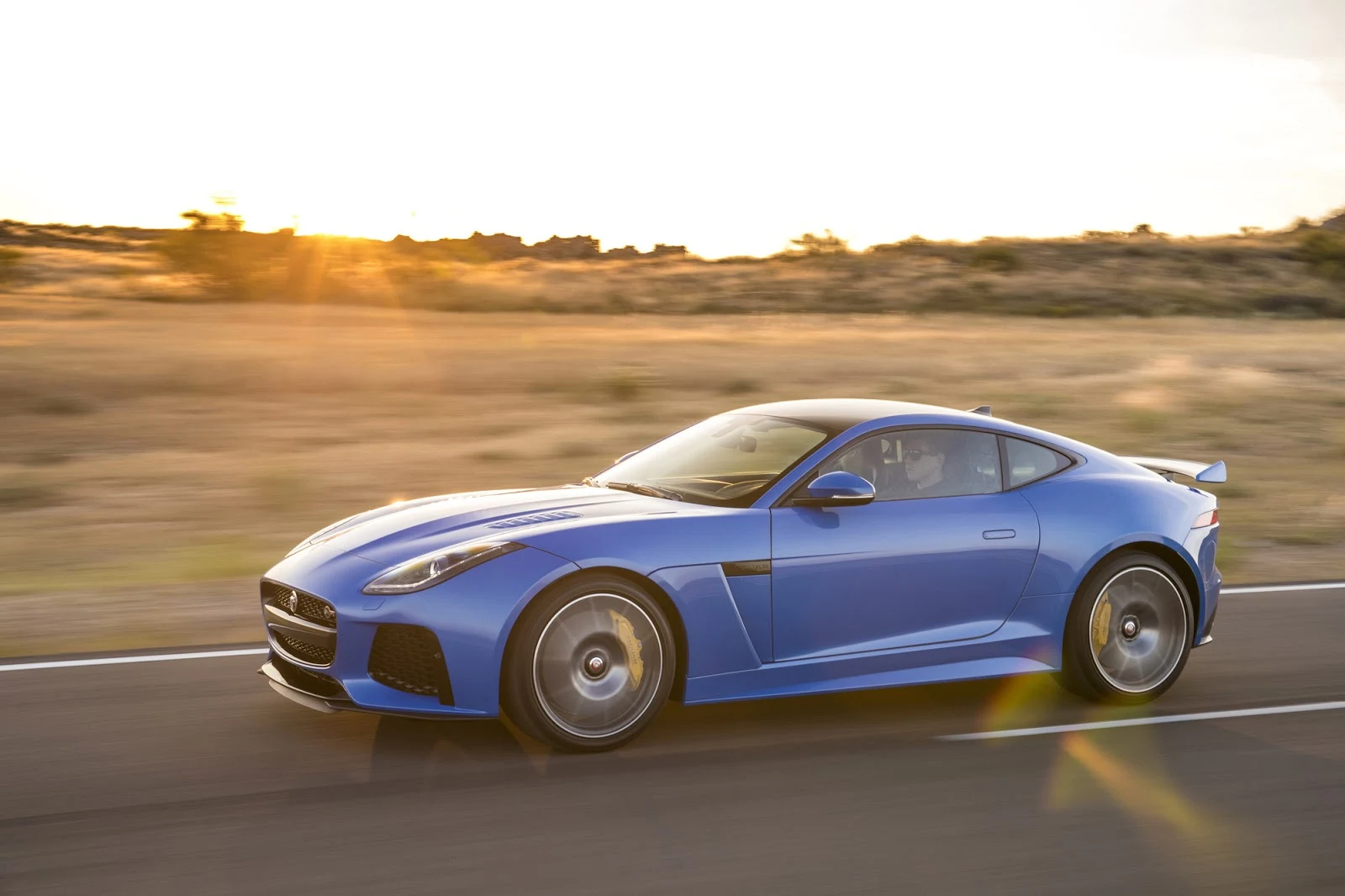 Đánh giá xe Jaguar F-Type SVR 2017