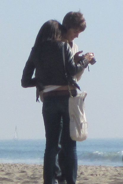 pictures of selena gomez and justin bieber at the beach. Justin Bieber and Selena Gomez