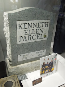 Kenneth Parcel tombstone prop 30 Rock